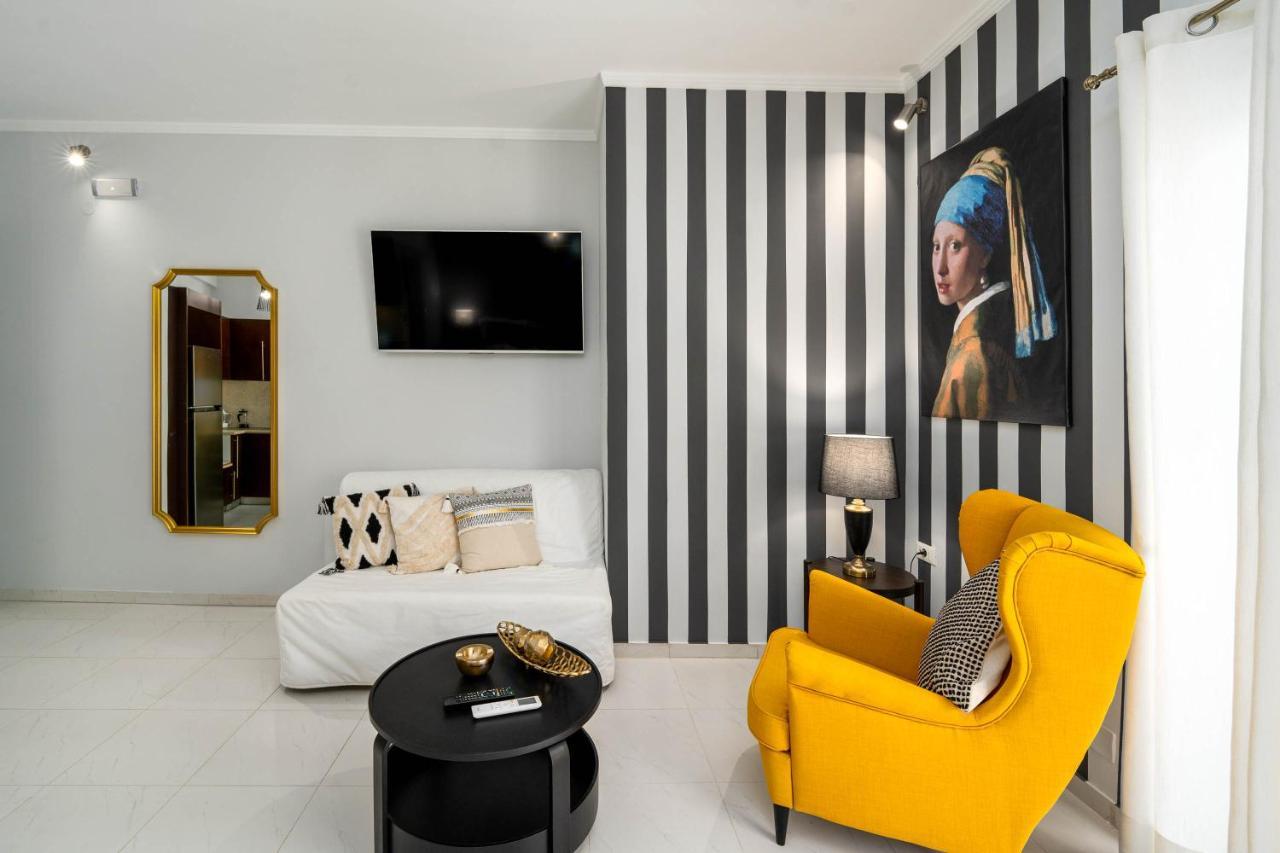 Byron Luxury Apartments Aigio Exterior photo