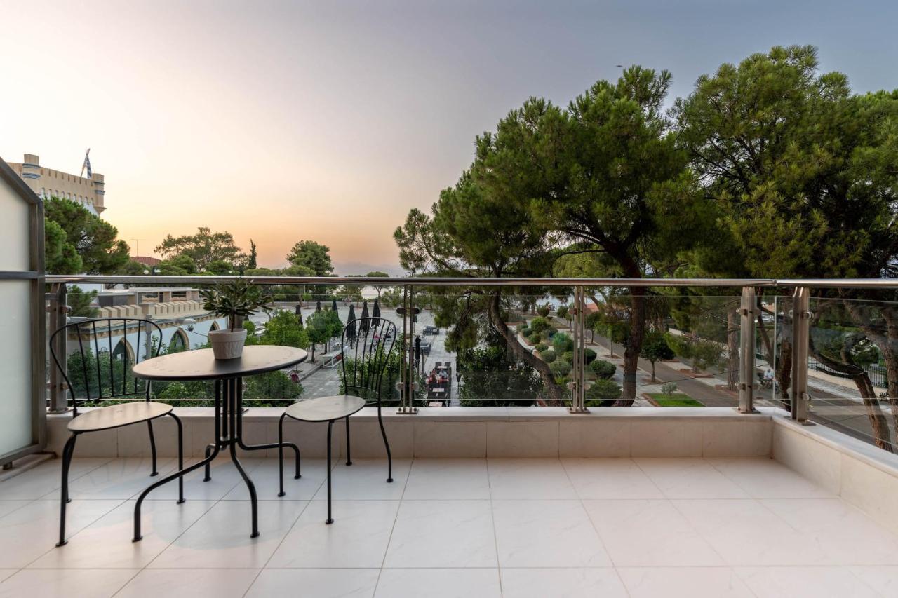 Byron Luxury Apartments Aigio Exterior photo