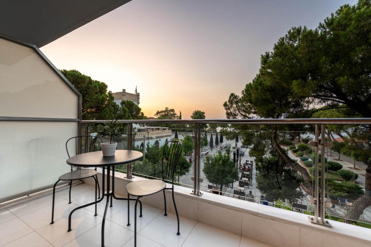 Byron Luxury Apartments Aigio Exterior photo