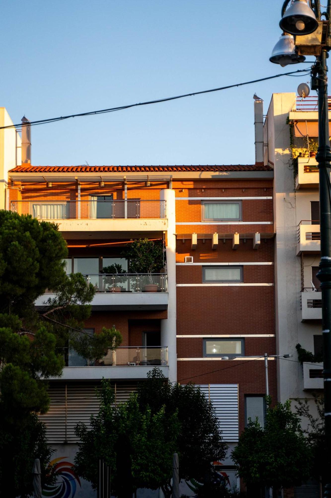 Byron Luxury Apartments Aigio Exterior photo