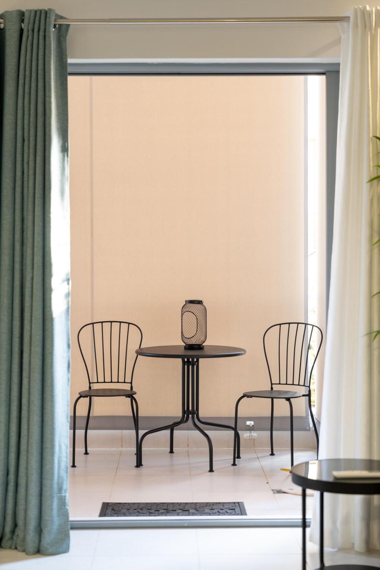 Byron Luxury Apartments Aigio Room photo
