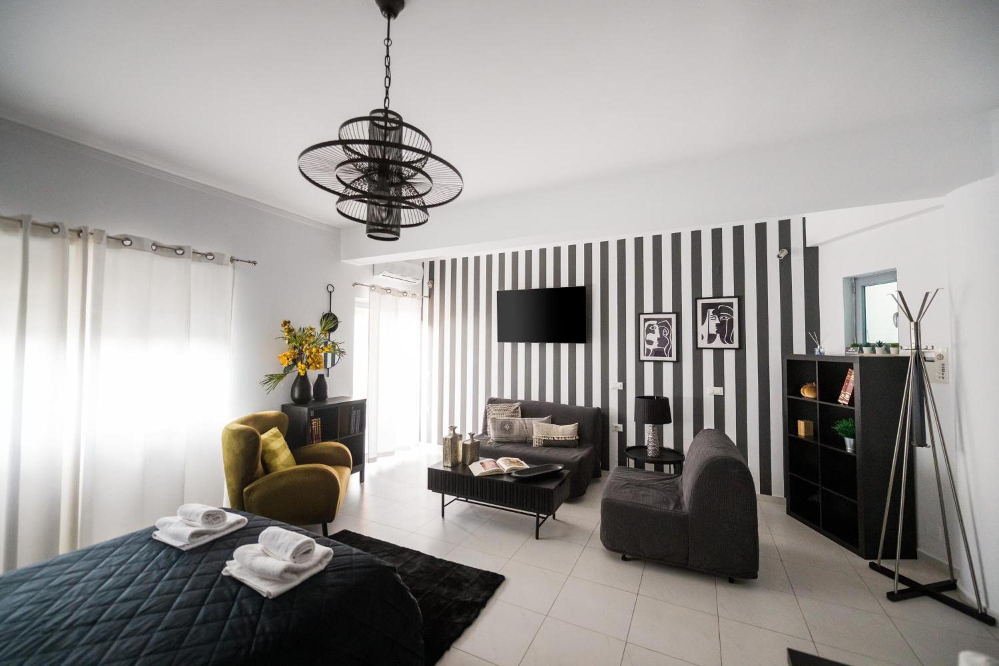 Byron Luxury Apartments Aigio Exterior photo