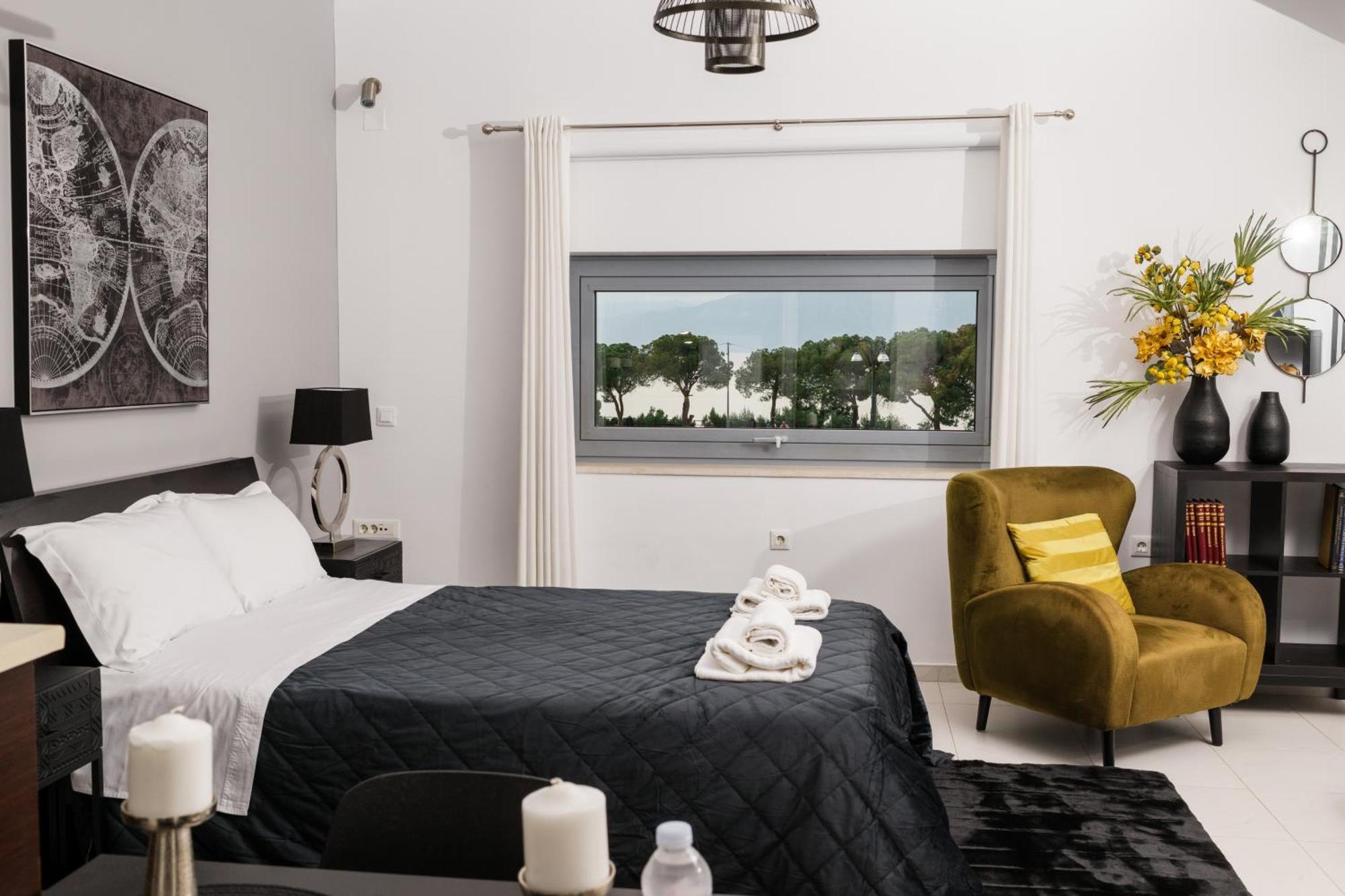 Byron Luxury Apartments Aigio Exterior photo