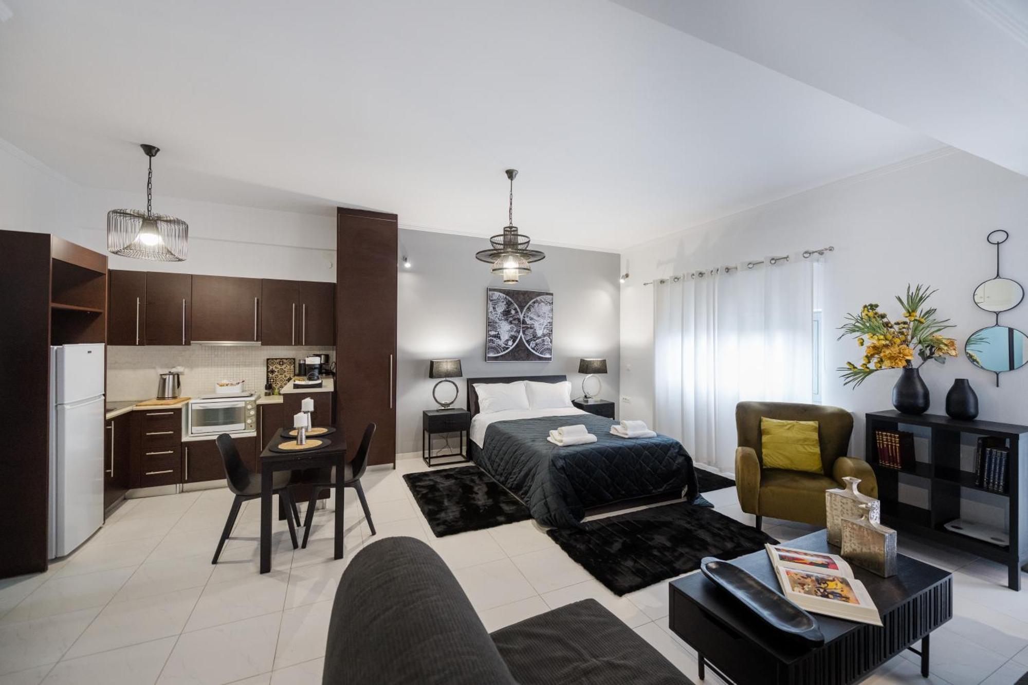 Byron Luxury Apartments Aigio Exterior photo