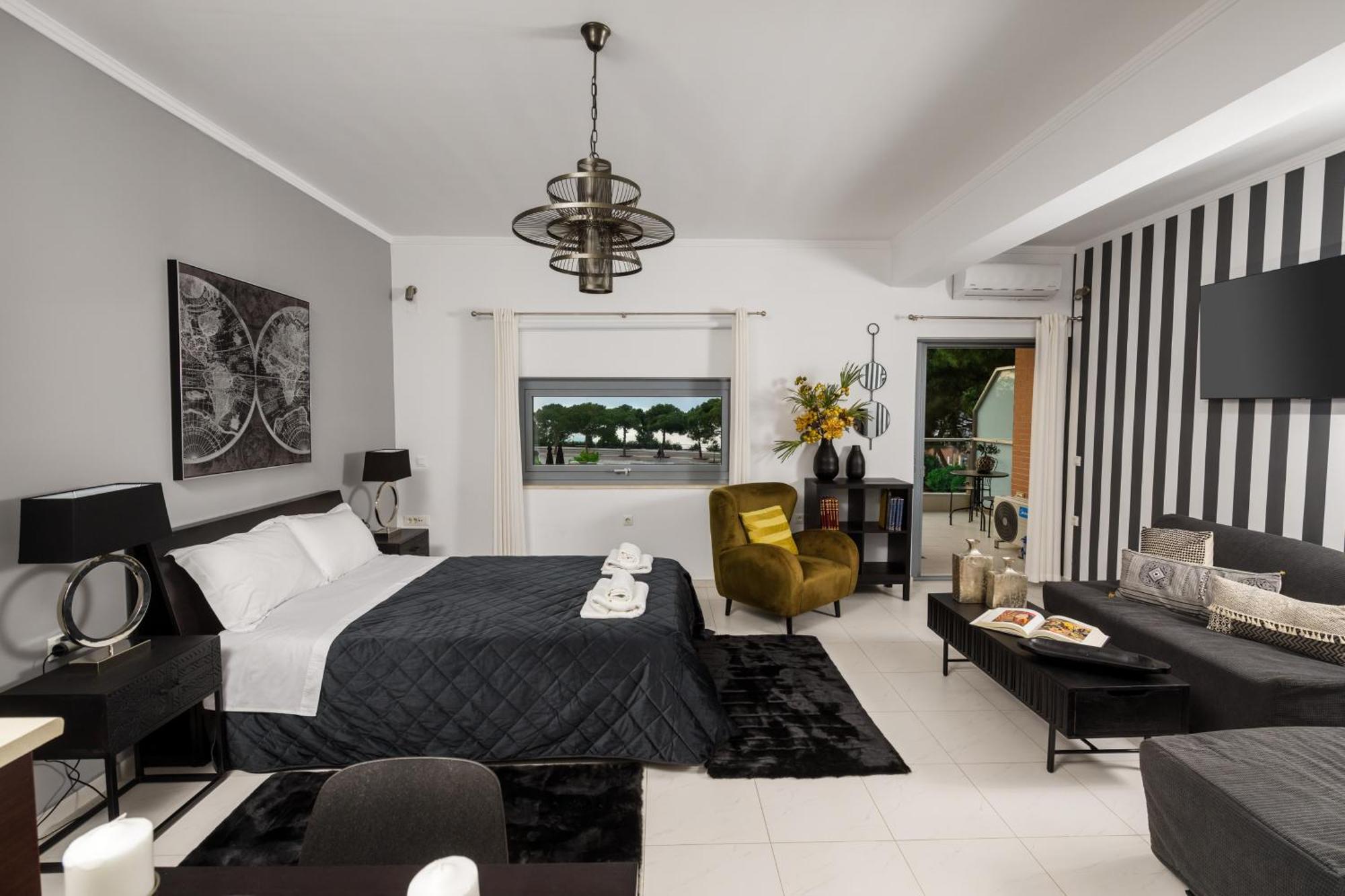 Byron Luxury Apartments Aigio Exterior photo